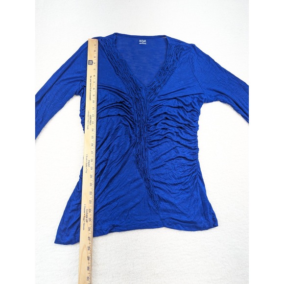 NWT A.N.A. A‎ New Approach Womens Top Blue V Neck Ruffled Front L - Picture 3 of 9
